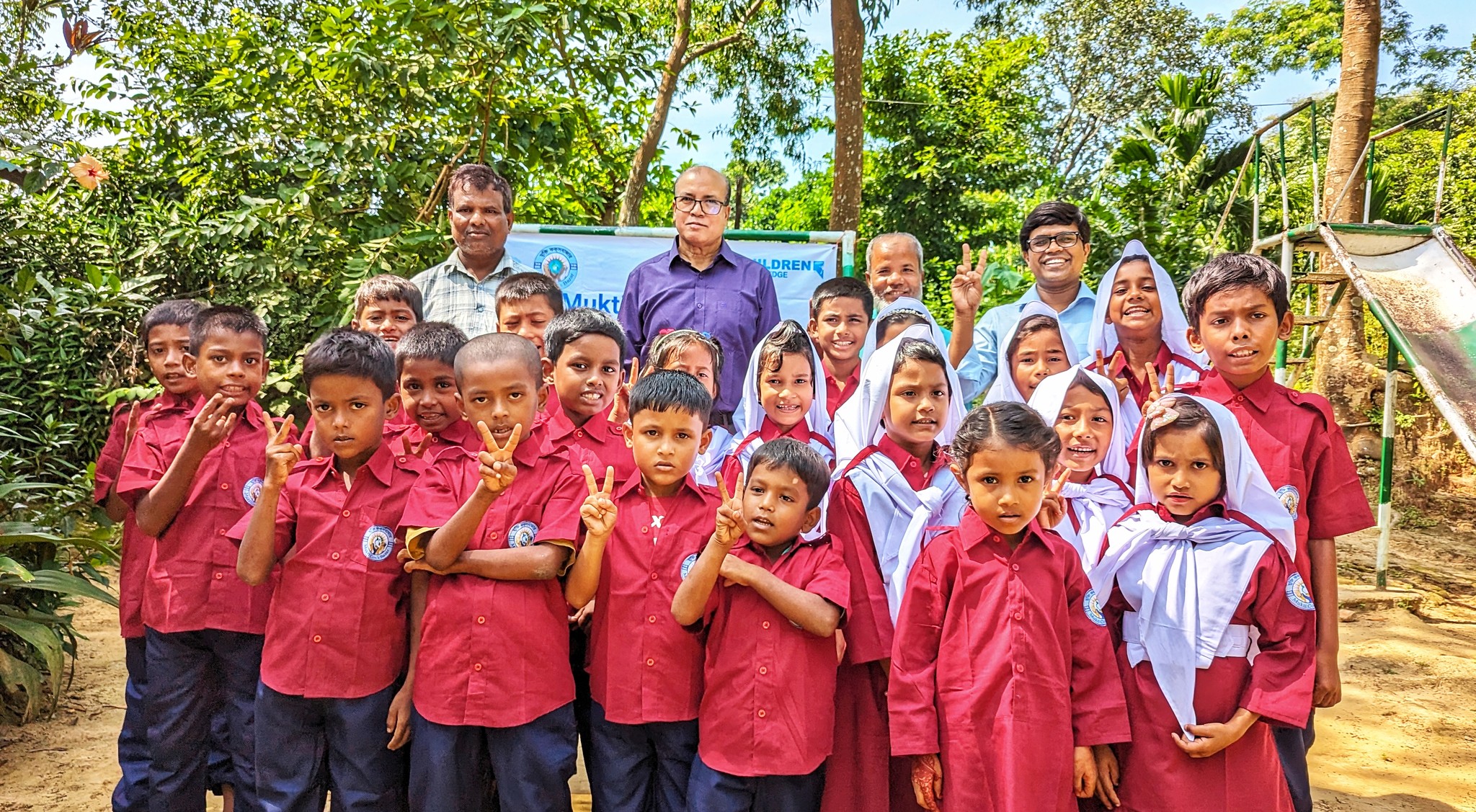 মুক্তি কক্‌সবাজার পরিচালিত শিক্ষা কেন্দ্র সমূহের শিক্ষার্থীদের মাঝে বিনামূল্যে স্কুল ড্রেস বিতরণ সম্পন্ন।